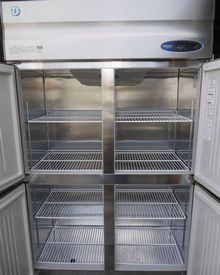 縦型4ドア冷蔵庫